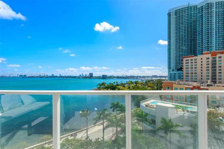 Paramount Bay #903 image #35