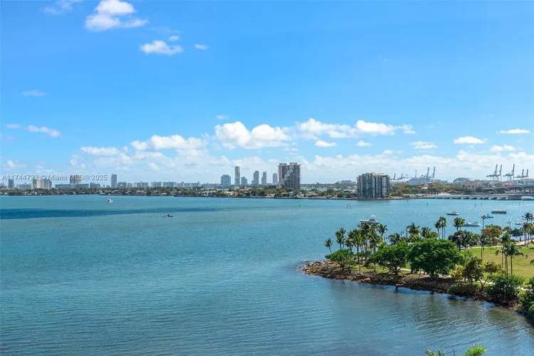 Paramount Bay #903 image #36