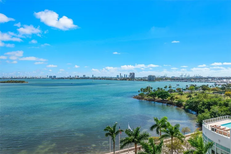 Paramount Bay #903 image #38