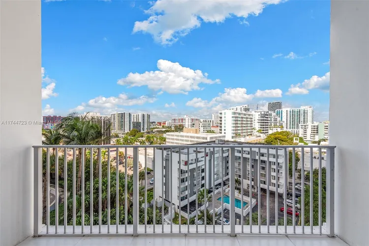 Paramount Bay #903 image #42