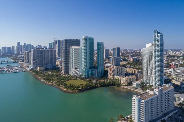 Paramount Bay #903 image #43