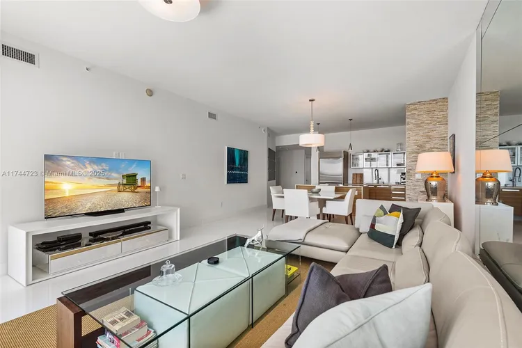 Paramount Bay #903 image #7