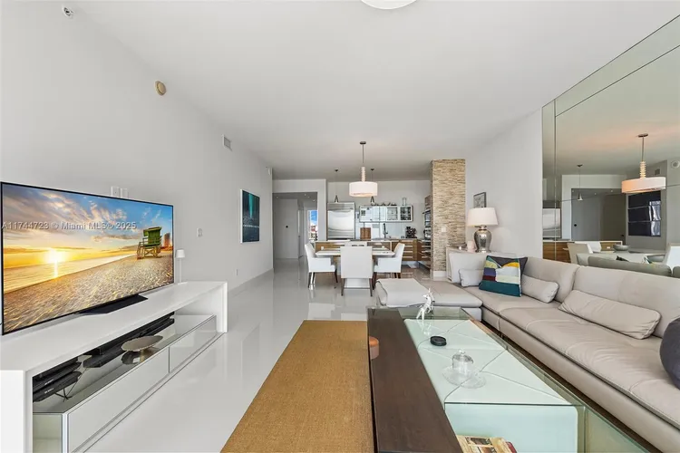 Paramount Bay #903 image #8