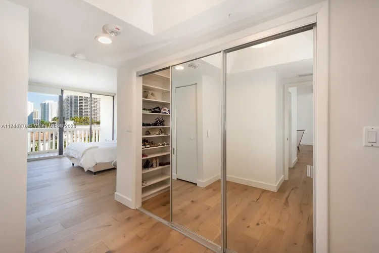 Williams Island 2000 #805 image #12