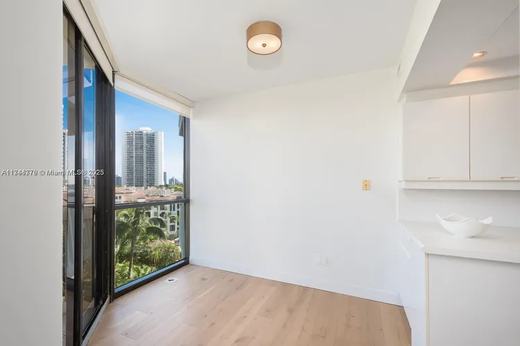 Williams Island 2000 #805 image #9