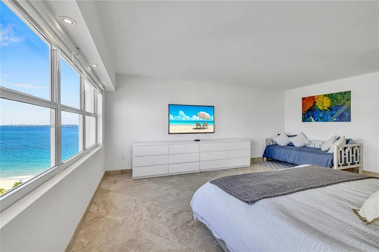 Southpoint Towers #1109N image #12