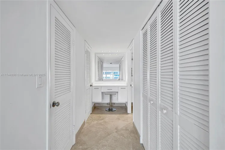 Southpoint Towers #1109N image #15