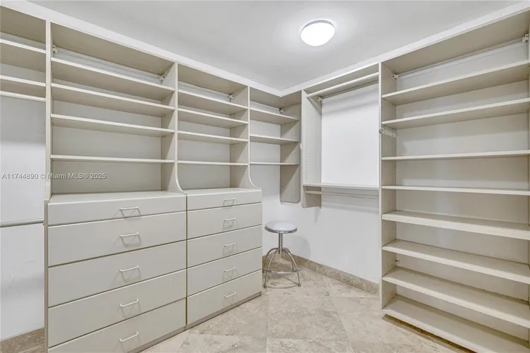 Southpoint Towers #1109N image #16