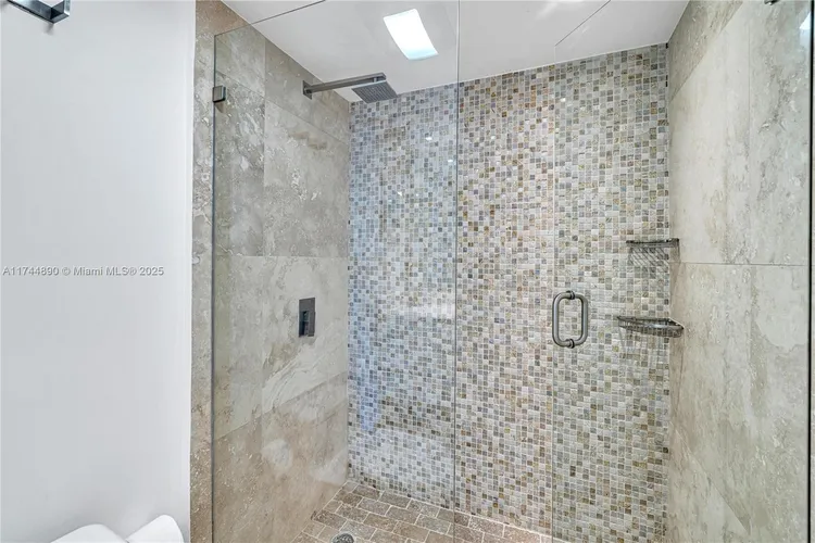 Southpoint Towers #1109N image #21