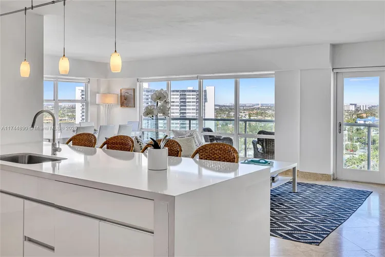 Southpoint Towers #1109N image #25