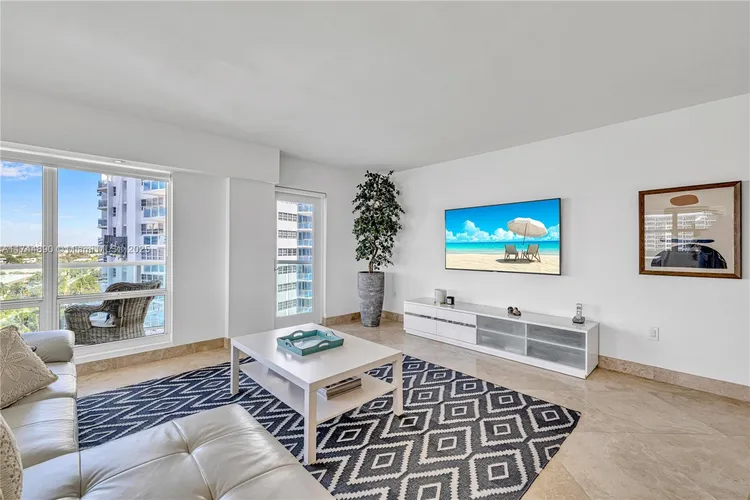 Southpoint Towers #1109N image #26