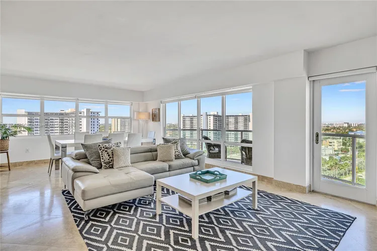 Southpoint Towers #1109N image #27