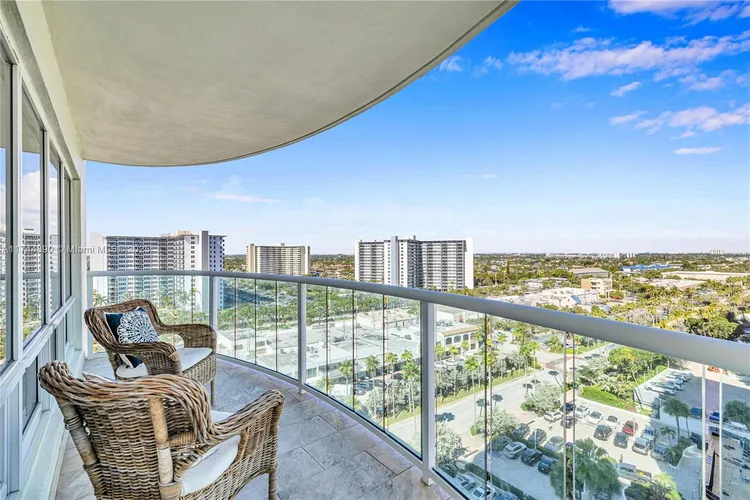 Southpoint Towers #1109N image #28