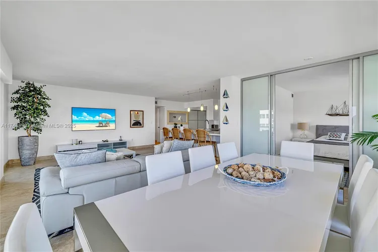 Southpoint Towers #1109N image #32