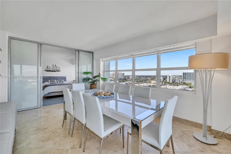 Southpoint Towers #1109N image #33