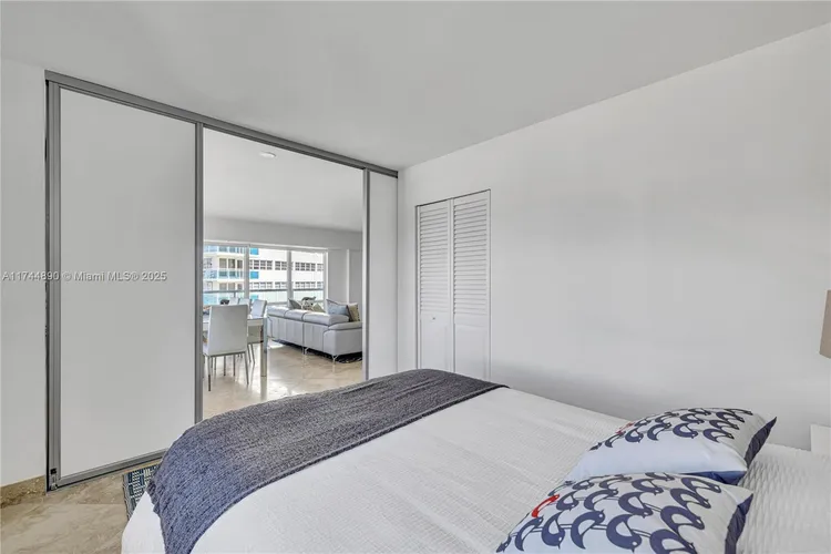 Southpoint Towers #1109N image #35