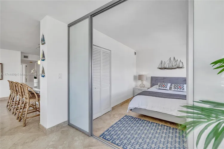 Southpoint Towers #1109N image #37