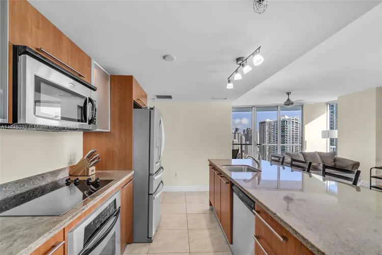 Latitude #3811 image #11