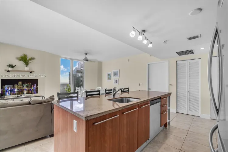 Latitude #3811 image #12