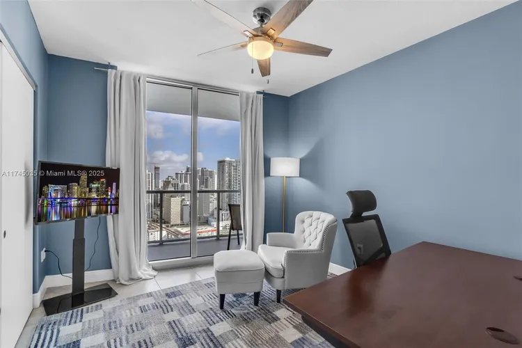 Latitude #3811 image #13