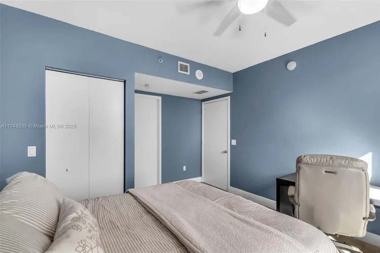 Latitude #3811 image #22