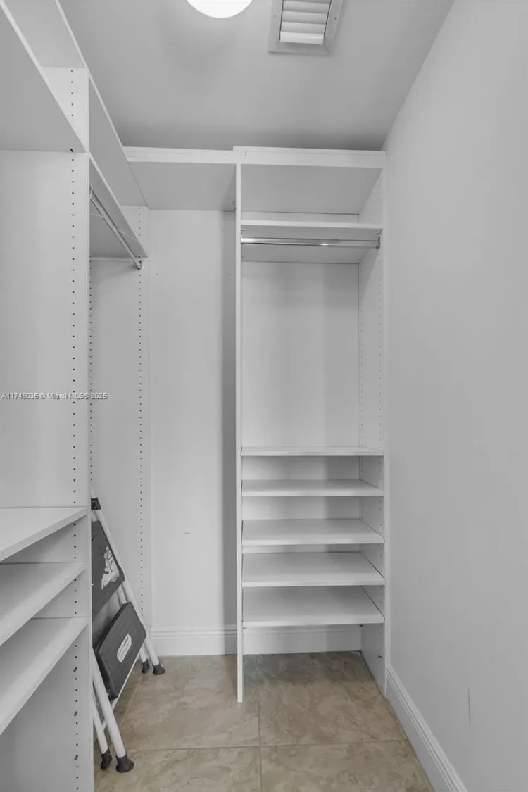 Latitude #3811 image #27