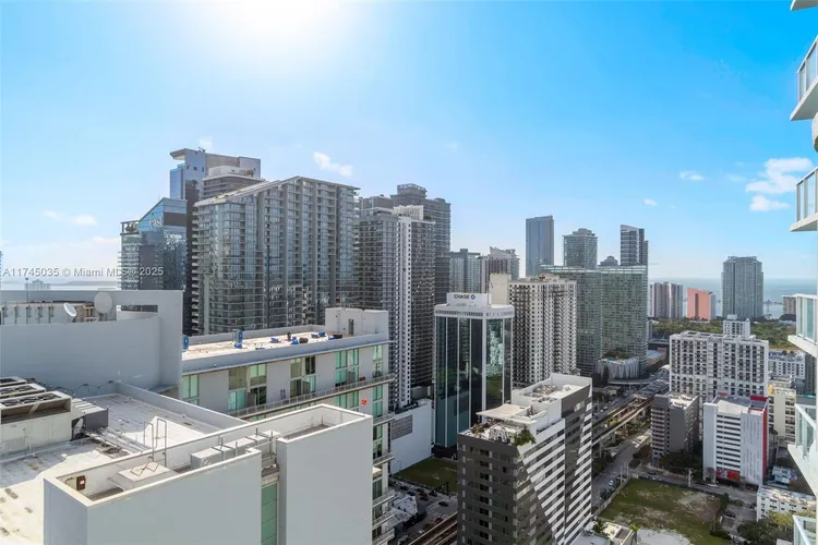 Latitude #3811 image #32