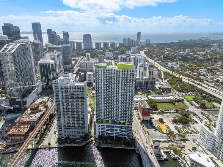 Latitude #3811 image #36