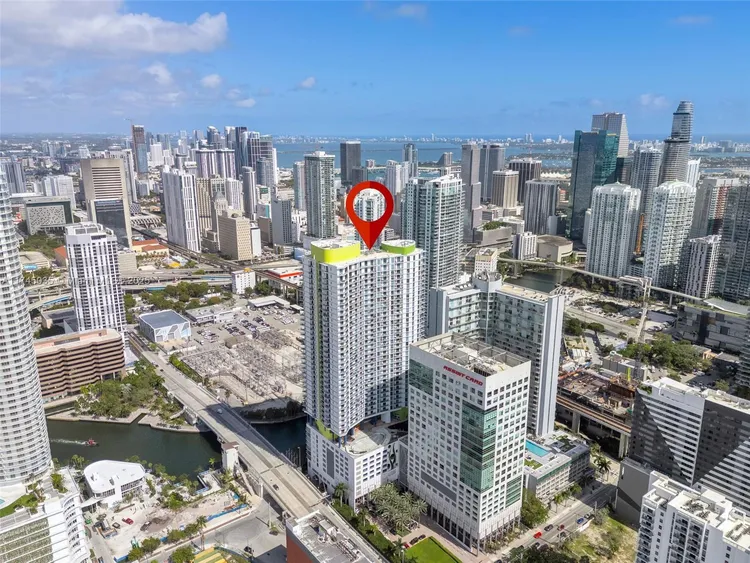 Latitude #3811 image #39