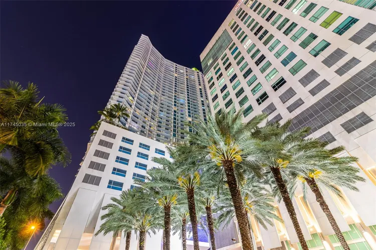 Latitude #3811 image #48