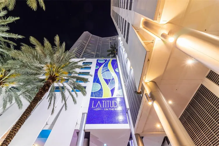 Latitude #3811 image #49