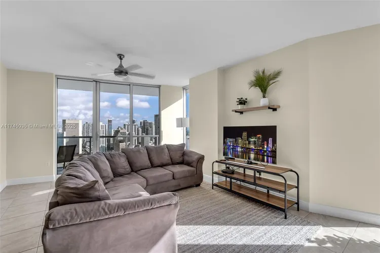 Latitude #3811 image #6