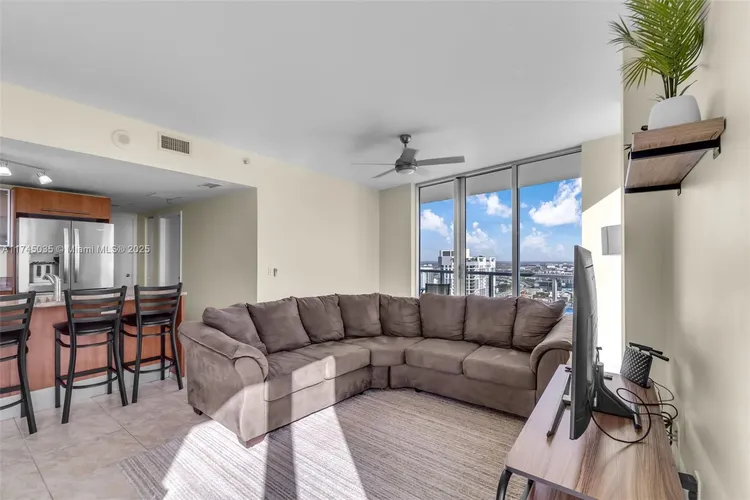 Latitude #3811 image #7