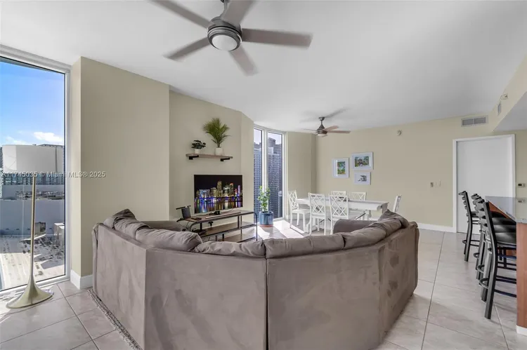 Latitude #3811 image #8