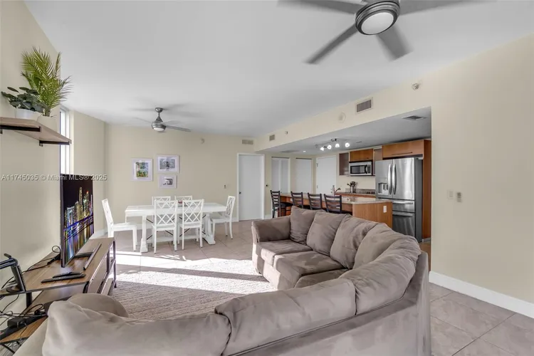 Latitude #3811 image #9