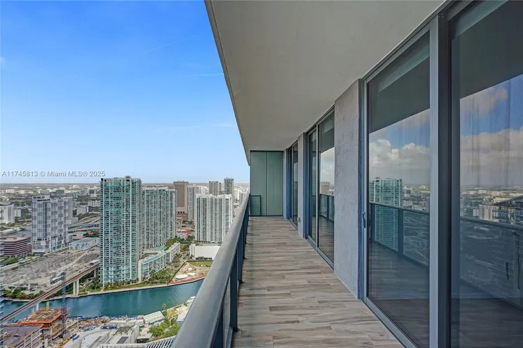 SLS Lux Brickell #5010 image #15
