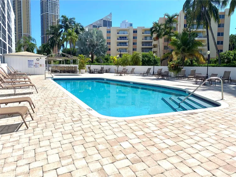 Le Frontenac #511 image #15