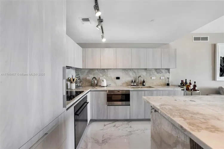 One Paraiso #3603 image #12