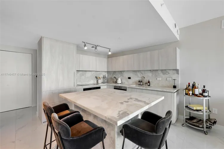 One Paraiso #3603 image #14