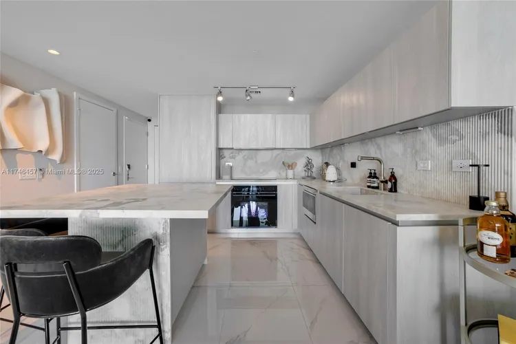 One Paraiso #3603 image #16