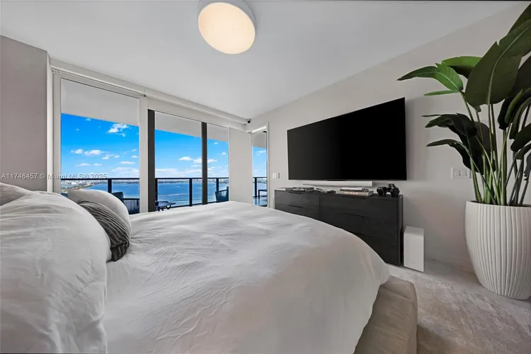 One Paraiso #3603 image #21