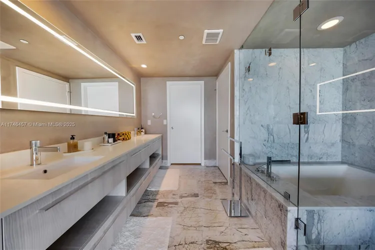 One Paraiso #3603 image #23