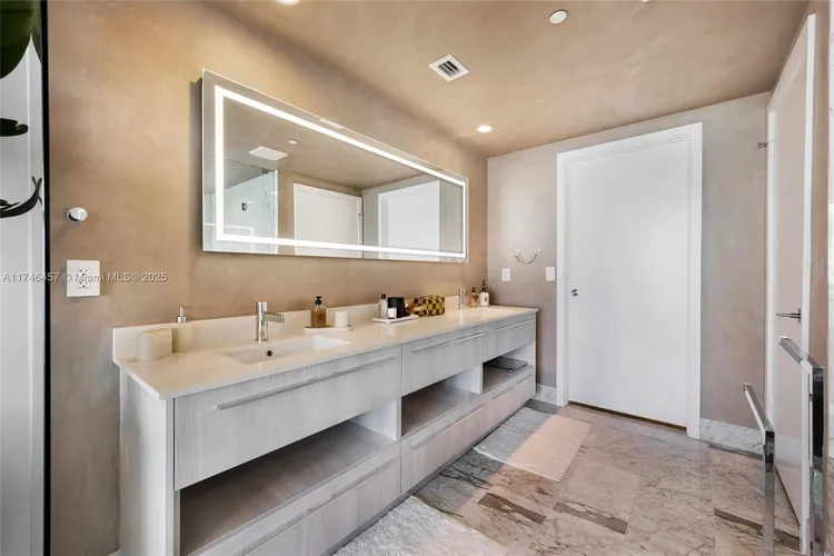 One Paraiso #3603 image #24