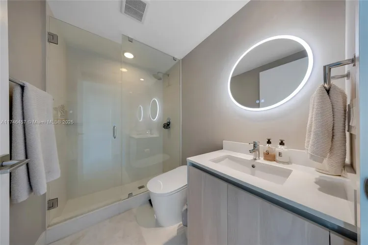 One Paraiso #3603 image #35