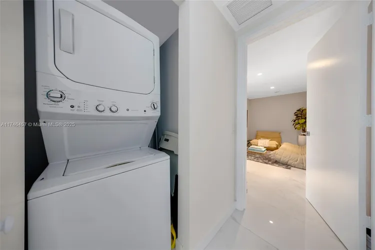 One Paraiso #3603 image #40