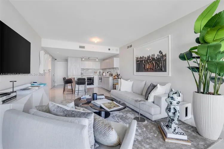 One Paraiso #3603 image #8