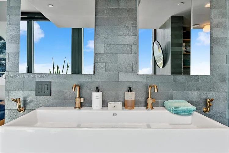 Paraiso Bay #4708 image #32