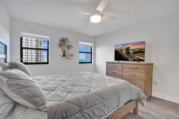 The Summit #701S image #27