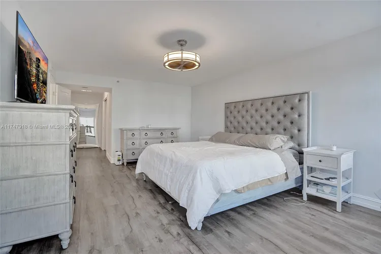 The Summit #701S image #32