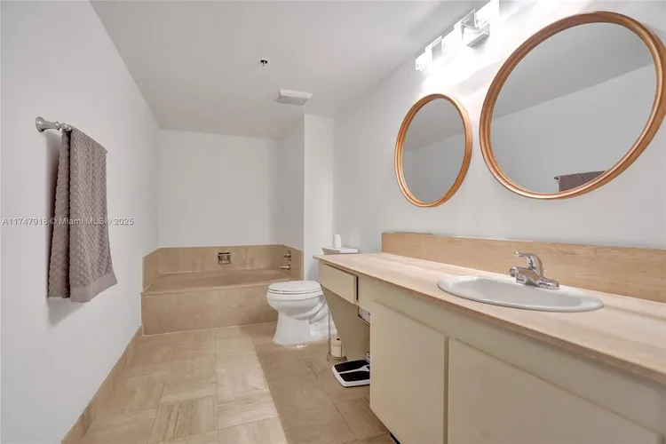 The Summit #701S image #34